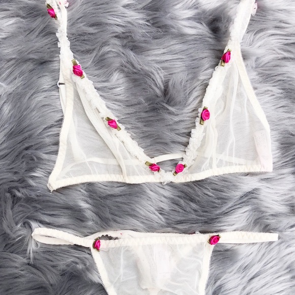Victoria's Secret Other - Victoria’s Secret / Cream Rose Bra & Underwear Set